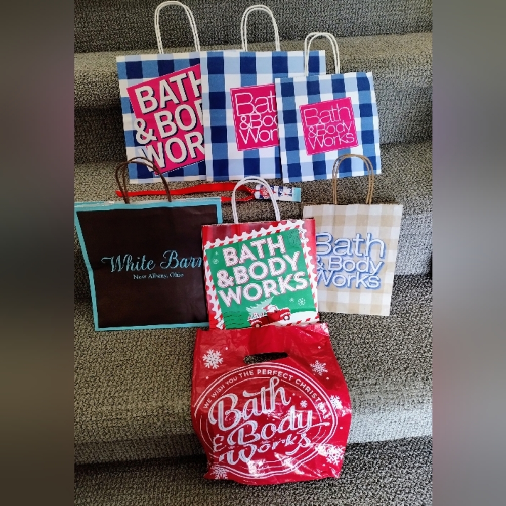 Bath & Body Works shopping bags